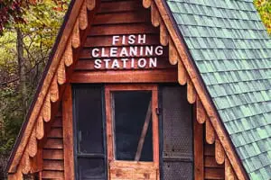 Fish cleaning cabin at Patoka4Seasons